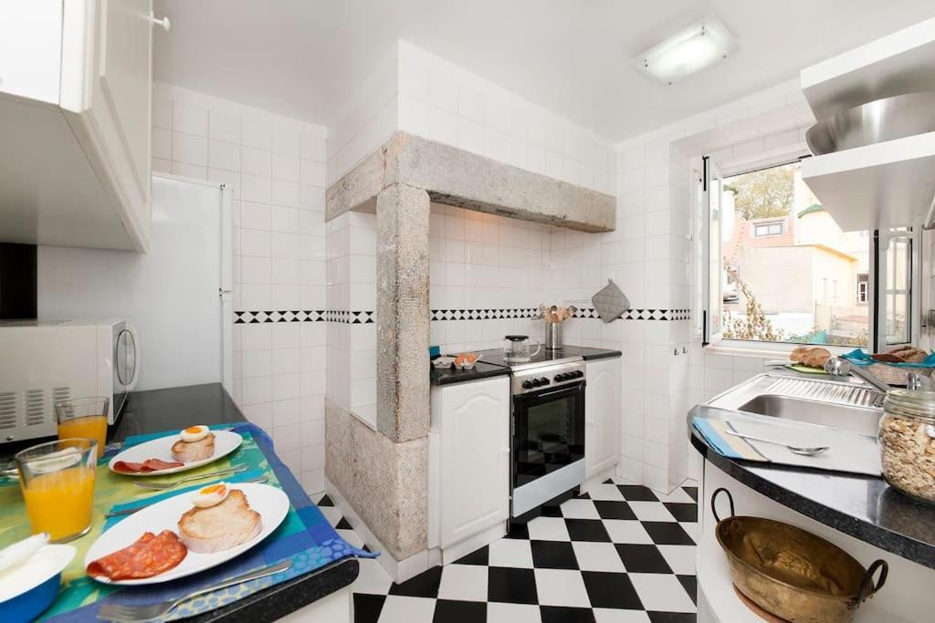 Charming 2 Bedroom Apartment Avenida Da Liberdade Lisboa Exteriör bild